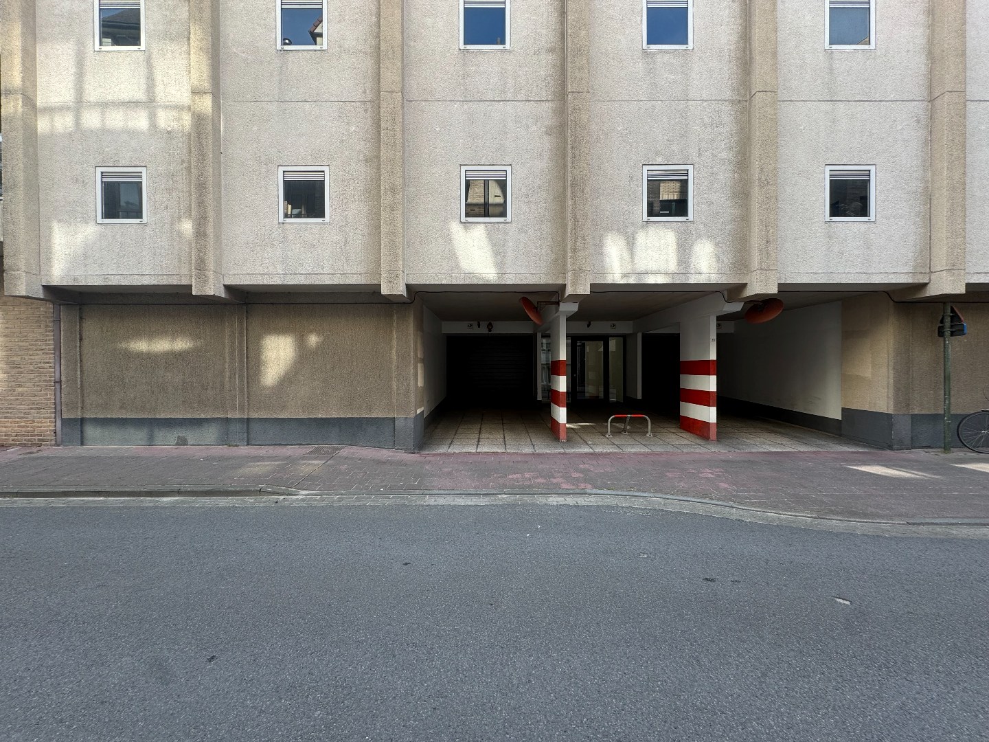 Garagebox te koop nabij de Zeedijk en het Heldenplein te Heist. - foto 5