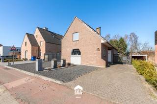 [[ DIT PAND NEEMT DEEL AAN DE ERA OPEN HUIZEN DAG OP 14/3 VAN 16:00 TOT 17:00 ]]Deze volledig gerenoveerde woning uit 1989 ligt in Louwel...