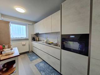 Dit ruim gerenoveerd appartement van 101m² is gelegen op de 1e verdieping in een residentie met slechts 3 appartementen en heeft o.a. 3 slaapkamers,...