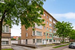 Zeer centraal gelegen appartement op de 1eV in een gebouw met LIFT, vlakbij alle winkels, scholen en het openbaar vervoer.  Dit appartement...