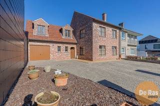 EERSTE BEZOEKDAG ZATERDAG 21/03 VAN 13U TOT 17U (enkel op afspraak!)HAALTERT – Deze ruime woning op een perceel van 10a 60ca geniet van een...