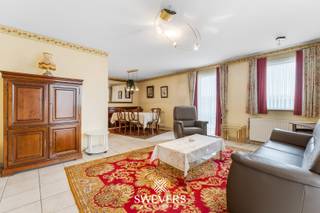 Voor meer info en foto’s, surf naar www.swevers.be – Dit appartement op de tweede verdieping van een verzorgd gebouw uit 1997 ligt in het centrum...