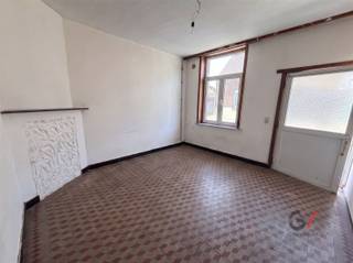 <p>Do you dream of decorating a home entirely to your own taste? Then this home in Pater R. Van De Wouwerstraat, which is ready for renovation, is exactly what you’re looking for.</p><p>The home features two bedrooms and a northwest-facing garden. Here, you’ll have the chance to bring your vision for your home to life and create a true home.</p><p>The location is a major asset. You’ll live in the center of Scherpenheuvel-Zichem, within walking distance of shops, schools, restaurants, and all daily amenities. The famous basilica, the lively market, and the green surroundings of the Hageland region make for a pleasant living environment. Plus, you’ll enjoy easy access to surrounding towns.</p><p>Whether you’re looking for your first home, a renovation project, or an attractive investment, this property offers plenty of potential.</p><p>*The property is currently rented out. To respect the tenants’ privacy, personal belongings have been removed from the photos.<br />*The advertised price is for this property. There is also the option to purchase all three townhouses together.</p><p>For more information or to schedule a visit, please contact Lauren at Gilles Vastgoed at 0468/ 486 127 or email her at lauren@gillesvastgoed.be</p>