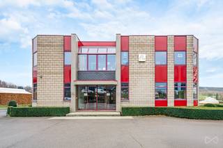 We Invest Malmedy a le plaisir de vous proposer cet immeuble de bureaux d’environ 300 m² utiles, idéalement situé à proximité immédiate...