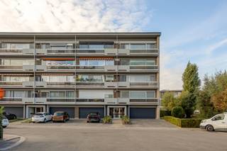 Dit appartement, gelegen op de derde verdieping, biedt een aangename woonervaring in het centrum van Hemiksem. Je woont in een rustige buurt,...