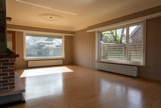 Verrassend ruime woning op een perceel van 830m² op een rustige locatie maar vlakbij de dorpskern van Essen-Centrum. De woning, gebouwd half de...