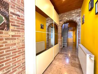 In het rustige en landelijke Zichen-Zussen-Bolder, een deelgemeente van Riemst, bieden wij u deze instapklare gezinswoning aan. De woning ligt op...