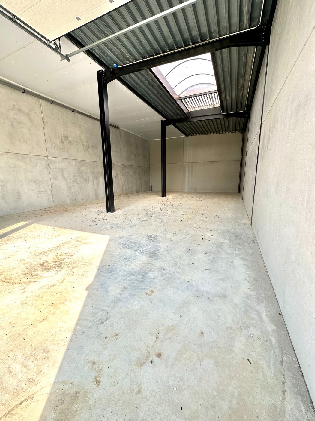 412 m² nieuwbouw KMO-unit met 175 m² kantoren en 98 m² conciërgewoning - foto 4