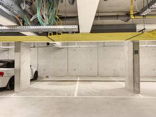 Op zoek naar een veilige en droge staanplaats om je wagen te stallen ?<br />In dit recent project bieden we een ondergrondse staanplaats toegankelijk via inrit met automatische poort.<br /><br />Plaats wordt verhuurd met contract van gemene huur (opzegbaar met één maand vooropzeg)