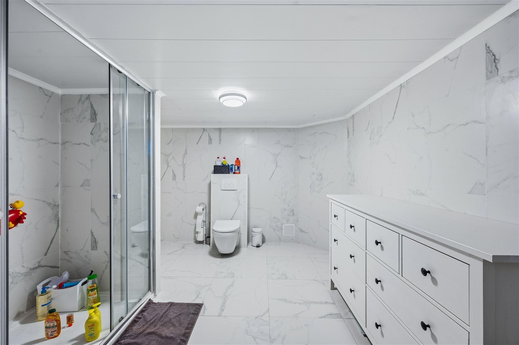 Grote woning met 2 + 3 kamers en terras in de binnenstad - foto 3