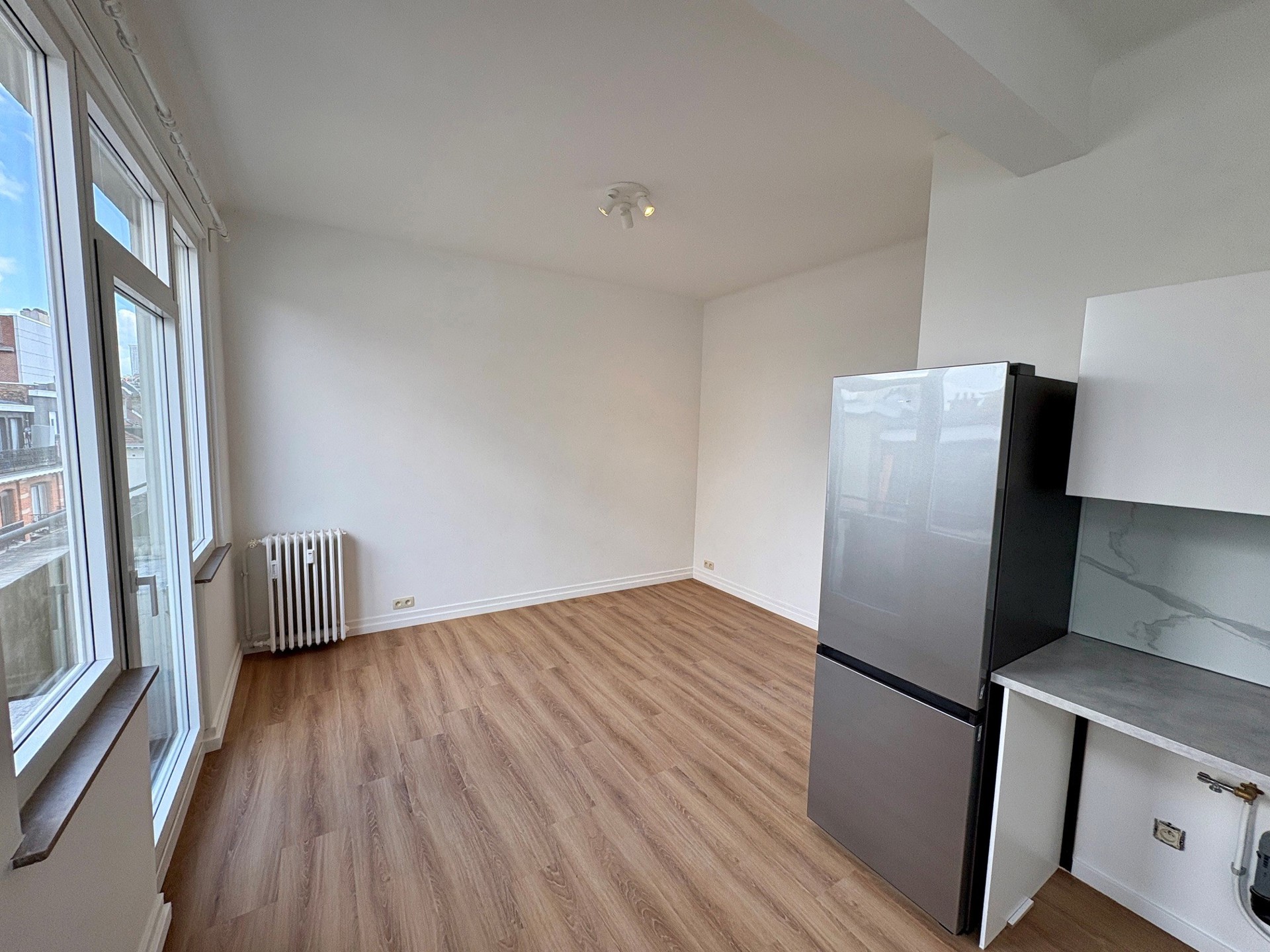 Gerenoveerd appartement met 1 slaapkamer! - foto 2