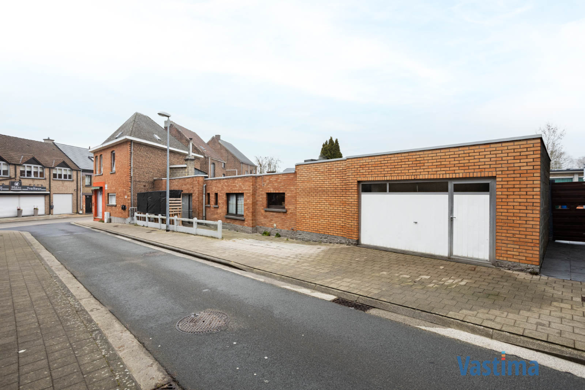 Uniek pand bestaande uit 2 woongelegenheden, garage en buitenruimte - foto 1
