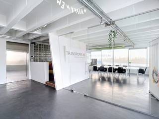 Lichtvol kantoor van 345 m² op de 5de verdieping van de Tavernier Building met uitzicht op het MAS en de Schelde. Uitbreidbaar met 185m² tot 530 m²...