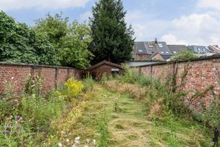 Op te frissen bel-etage woning met 3 slk op een mooi perceel te Lier.Algemeen:- Ruime, op te frissen woning- Gelegen in het centrum van Lier vlakbij...