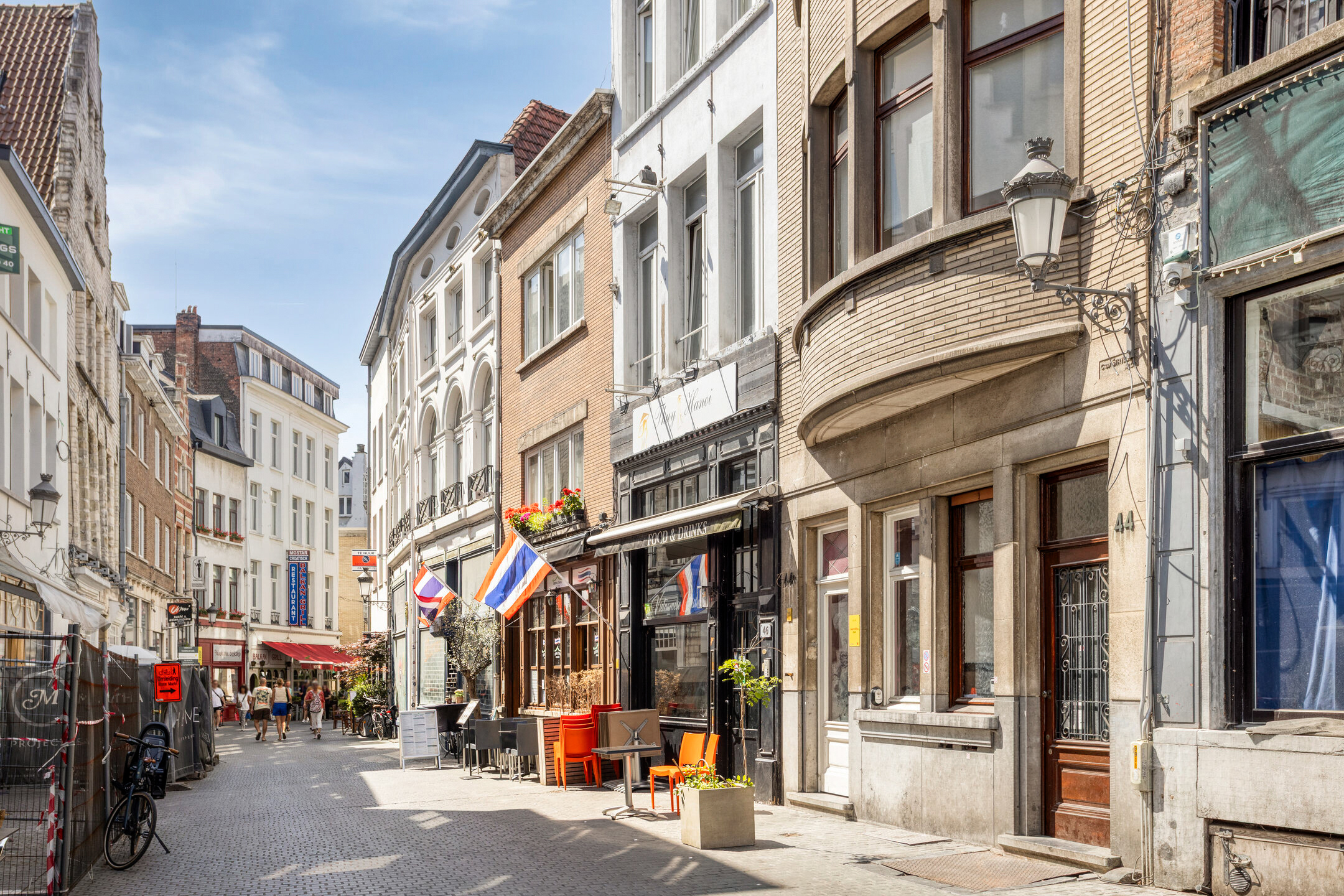 Handelsgelijkvloers met veel potentieel in hartje Antwerpen. - foto 1