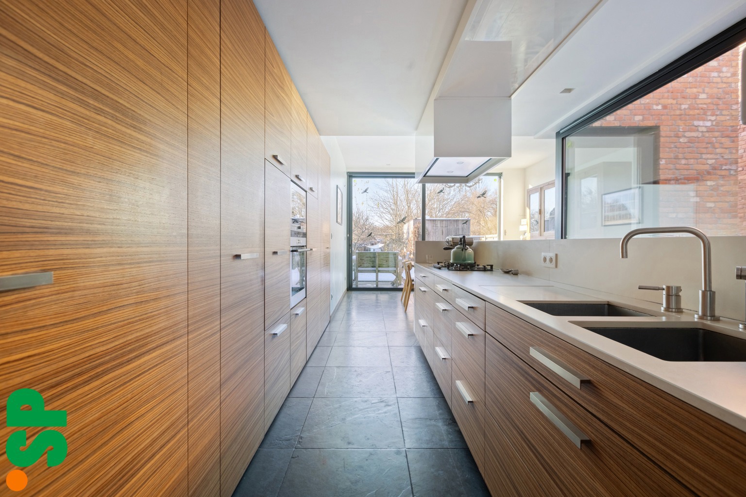 Zeer ruime woning met vijf slaapkamers. - foto 2