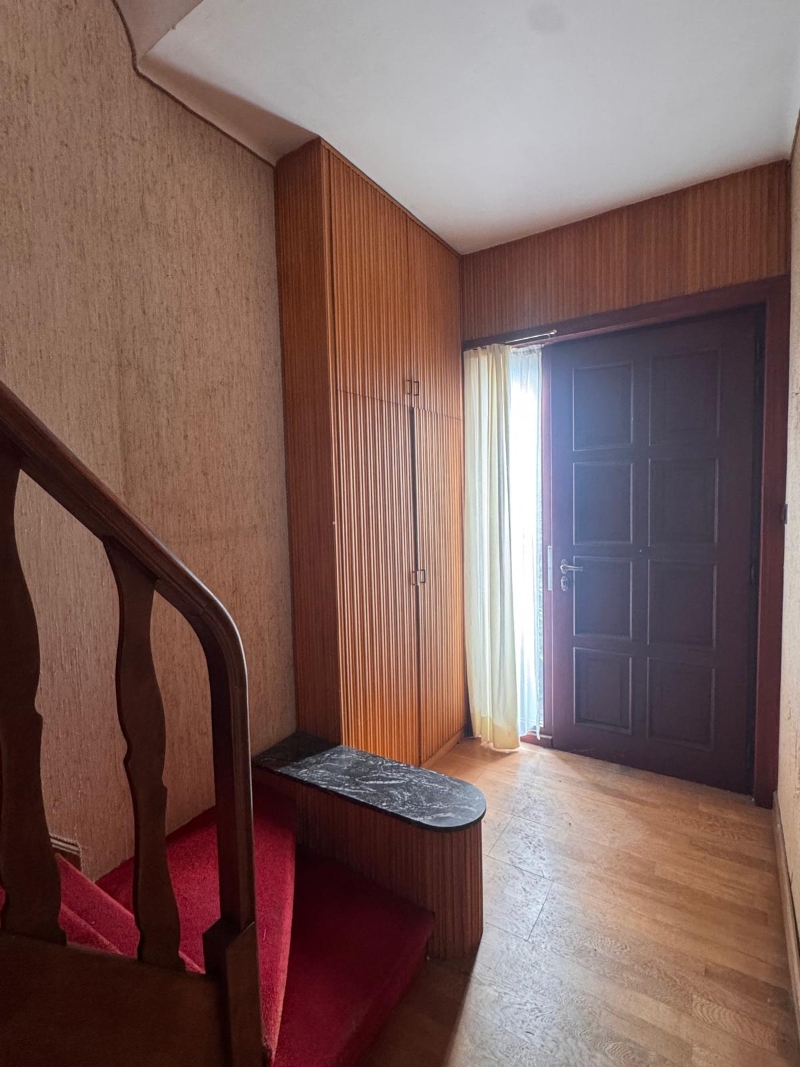 STATIGE WONING MET 4 SLAAPKAMERS, TUIN EN GARAGE NABIJ HET CENTRUM VAN ZWIJNDRECHT!! - foto 3