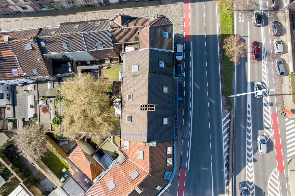 Ruim te renoveren woning met garage en zuidgerichte tuin op een boogscheut van het stadscentrum. - foto 4