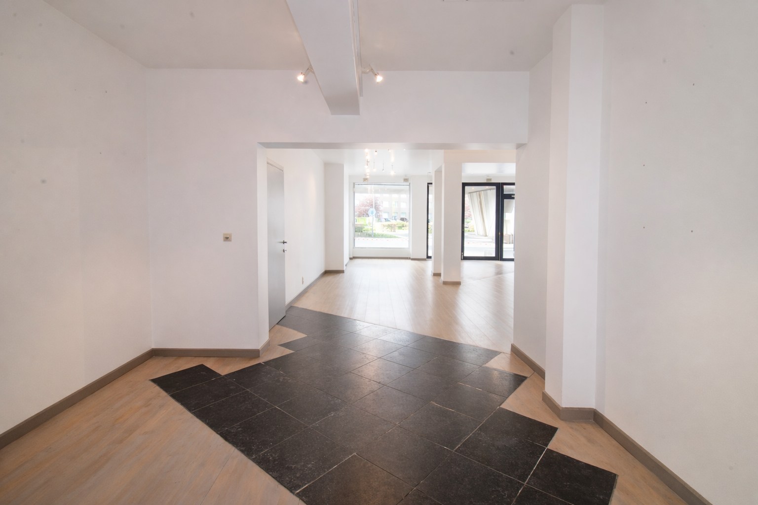 Te koop in Sint-Niklaas: uitzonderlijk handelshuis met woonst en duplex appartement, met optionele garageboxen en sterk opbrengstpotentieel - foto 5
