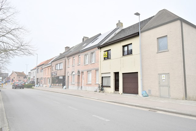 Ruime gesloten bebouwing met 3 slaapkamers en garage - foto 1