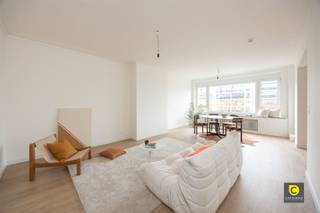 Stijlvol en volledig gerenoveerd 3-slaapkamerappartement op de 5de verdieping - instapklaar en zonnigIn hartje Berchem, op een bijzonder centrale en...