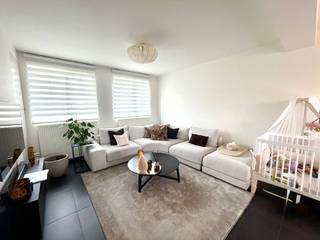 Are you looking for a ready-to-move-in home in a lively environment? This beautiful building on the Steenweg combines modern comfort with an...