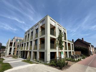 In het hart van Tervuren, op een rustige en centrale locatie, kan je dit exclusieve en volledig gemeubelde penthouse terugvinden. Het...