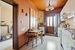 Te renoveren bel-étage woning met twee slaapkamers en ruime garage te koop in Vilvoorde. Op zoek naar een woning met potentieel op een...