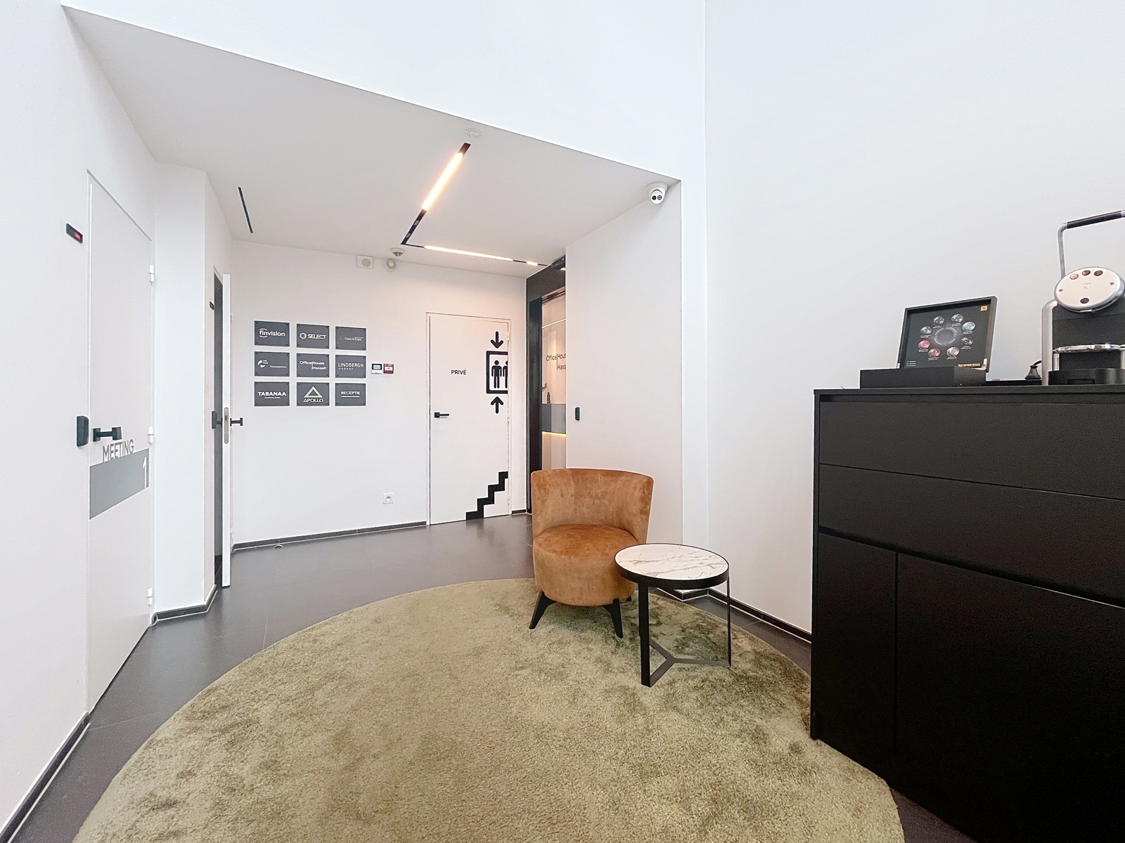 Duplex-kantoorruimte met 6/9 werkplekken in dienstencentrum. - foto 3