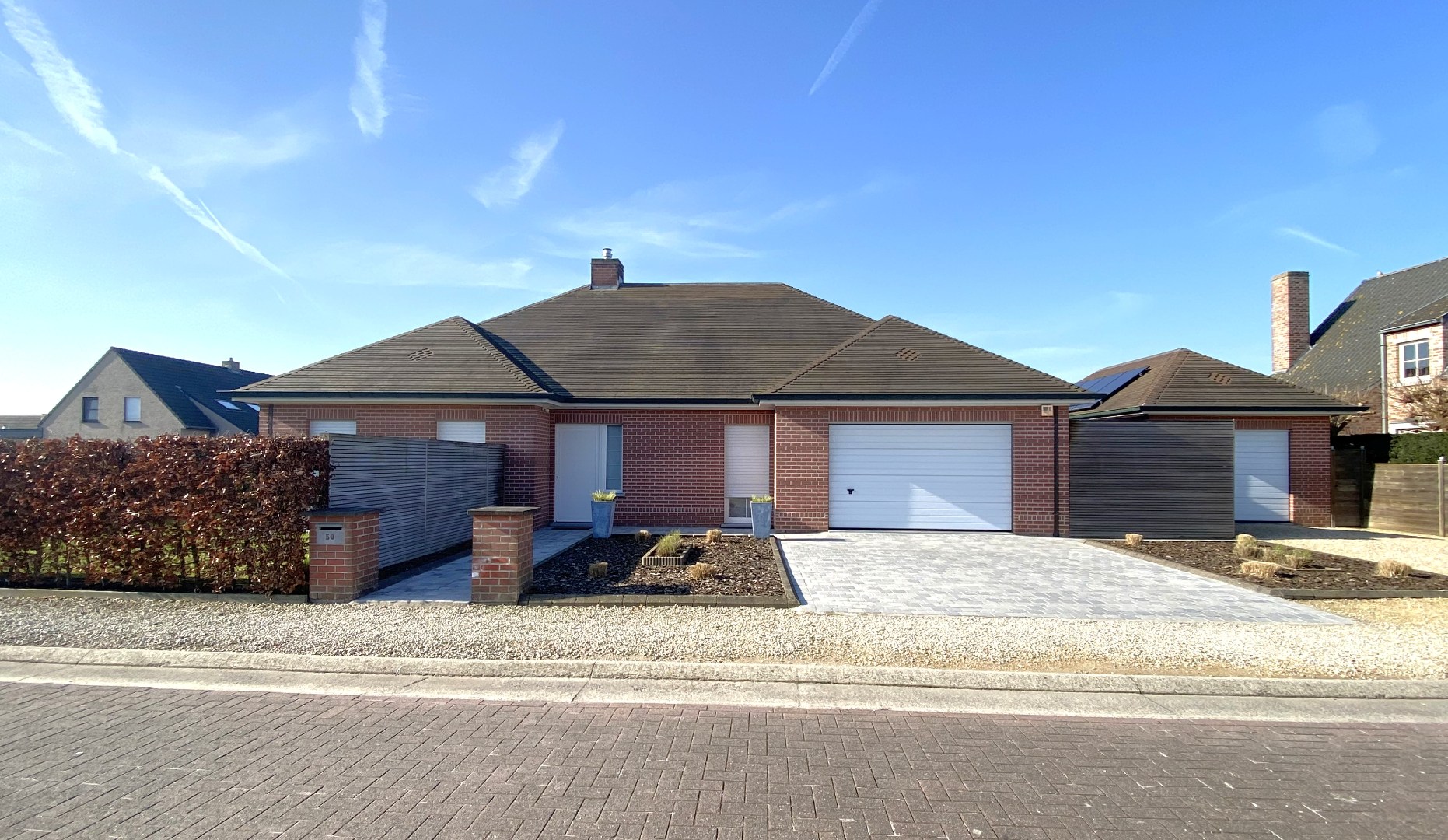 Zeer goed onderhouden ruime villa met tuin op topligging te Sint-Eloois-Vijve! - foto 1