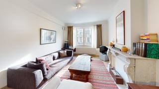 <p>Stylishly furnished apartment a stone's throw from Central Station.</p>
<p>Layout: Hall, cloakroom, and separate toilet. Spacious, attractive living room, fully furnished. Fully equipped kitchen with all household appliances. Two large bedrooms in a quiet location at the rear. Bathroom with walk-in shower, sink, and washing machine.</p>
<p>Possibility to rent a parking space nearby.<br /><br /></p>
<p>Advantages:</p>
<p>- Very central location</p>
<p>- Fully furnished</p>
<p>- Rent includes WiFi</p>