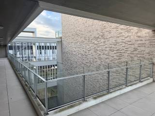 Uitstekend gelegen recent appartement met 1 slaapkamer gelegen vlakbij het station van Herent in de nabije omgeving van Leuven en autostrade.Het...