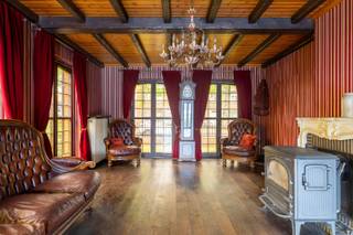 Deze charmante woning in Brugge vormt een ideale basis voor comfortabel wonen in de Brugse rand. Dankzij drie slaapkamers, een ruime leefruimte en...