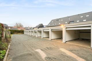 Ben je op zoek naar een garage/opslagplaats in het centrum van Lebbeke? GEVONDEN!!!De garages zijn gelegen in de Dendermondsesteenweg 19 te Lebbeke...