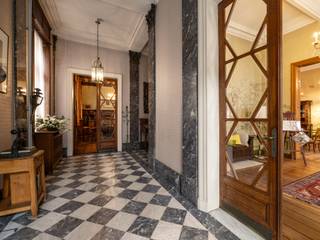 Gelijkvloerse handelsruimte gelegen in een prachtige herenwoning in het centrum van Hasselt. Op eigen terrein zijn er buiten +- 3 parkeerplaatsen...