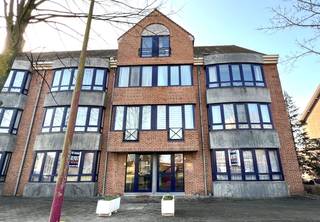Kantoor - Praktijkruimte te koop te Diest, Commissaris Neyskenslaan 120.Het pand heeft een totale oppervlakte van 245m².De grootste ruimte heeft een...