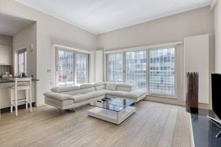 Journée de visite Pre-sale le 19/12 entre 16 h et 18 h.Dans un endroit très central de Bruxelles, au 166 Rue Royale, en face du nouvel...