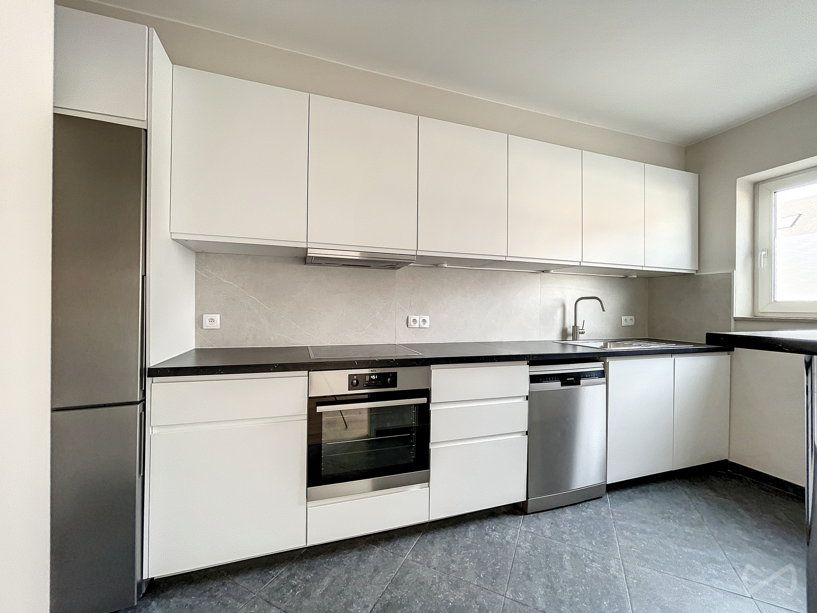 EVERE - Gerenoveerd 2 slaapkamer appartement met terras - foto 2