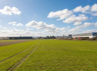 <p><span>Landbouwperceel te koop in Kortenberg</span></p><p><span> </span></p><p><span>Dit perceel landbouwgrond is gelegen in het groene buitengebied van Kortenberg en beslaat een oppervlakte van 2.205 m². Het terrein meet ongeveer 18 meter in de breedte en strekt zich uit over een diepte van 125 meter.</span></p><p><span> </span></p><p><span>Het perceel is momenteel verhuurd via een pachtovereenkomst, wat het bijzonder geschikt maakt voor wie wil investeren in grond met een stabiele opbrengst.</span></p><p><span> </span></p><p><span>Dankzij de rustige ligging geniet u hier van een landelijke omgeving, terwijl het centrum van Kortenberg en de omliggende gemeenten vlot bereikbaar blijven.</span></p><p><span> </span></p><p><span>Bijkomende informatie wordt graag verstrekt op verzoek.</span></p>