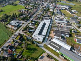 Nieuwe KMO-unit met een oppervlakte van 228 m². De loods maakt deel uit van de KMO-ontwikkeling 'DE SCHELP' bestaande uit 19 KMO-units van 133 m²...