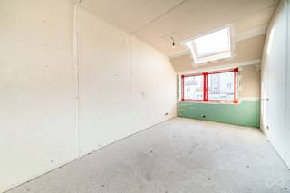 Achterhuis met 2 slaapkamers en zolderruimte – SchaarbeekAchteraan een klein, modern appartementsgebouw met 4 eenheden, vindt u dit gezellige...