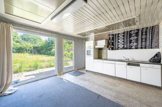 - Centrale ligging in Moorslede: Iepersestraat 15<br />- Lichtrijke leefruimte met open keuken<br />- 4 slaapkamers<br />- Badkamer met toilet, douche en wastafel<br />- Grote zongerichte tuin met terras<br />- EPC label F, renovatieplicht van toepassing<br />- Conforme elektriciteit<br />- Richtprijs: € 145.000