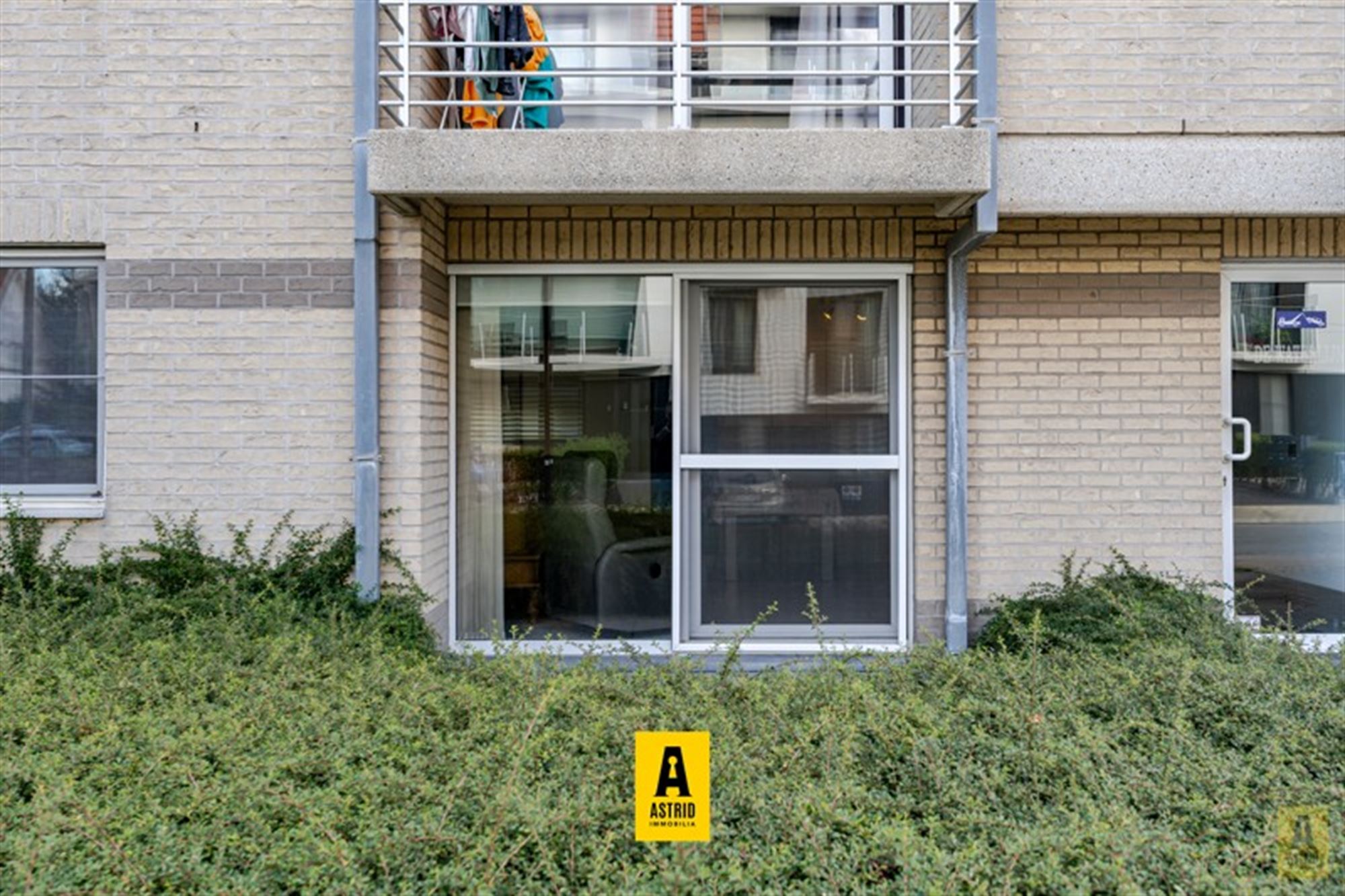 Gezellig gelijkvloers appartement met zonnig terras vlak aan zee én centraal! - foto 2
