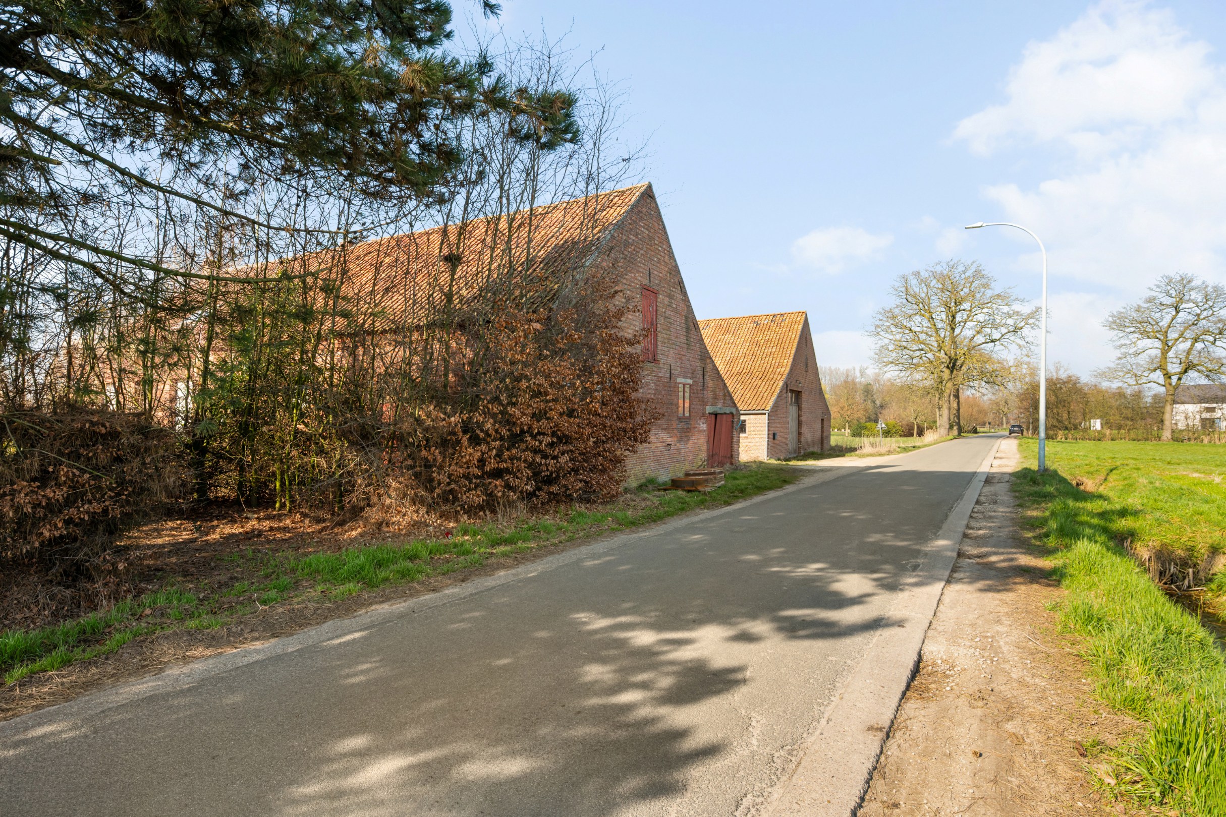 Renovated farmhouse with already renovated barn of 2,340 m² in Hoogstraten! - photo 5