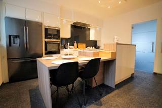 Dit is een woning die AF is. Je kan hier meteen je meubels zetten en wonen, zonder ook maar iets te doen.Gebouwd in 2009 is deze uiterst verzorgde &...