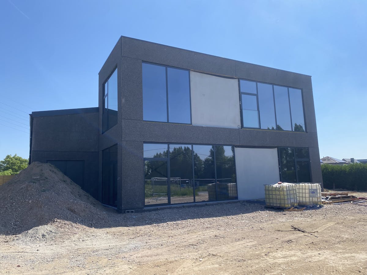 Nieuwbouw polyvalent bedrijfsgebouw op goede ligging. - foto 1