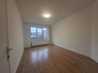 In de Simonsstraat 30 bevindt zich dit ruime en lichtrijke appartement van 107 m². Het appartement beschikt over drie volwaardige slaapkamers,...