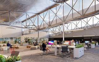 Bureaux indépendants bénéficiant d'une situation exceptionnelle, avec des surfaces de 5.250 m²  à louer, à seulement 1 km de l'autoroute R0, avec...