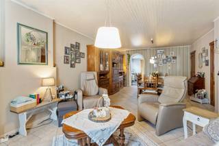 <p><span>Perfect onderhouden woning met 4 slaapkamers op centrale ligging in Stal (Beringen).</span></p><p><span> </span></p><p><span> Belangrijkste troeven: </span></p><p><span>- Centrale ligging</span></p><p><span>- Groene omgeving</span></p><p><span>- Uitstekend onderhouden</span></p><p><span>- Kwalitatief afgewerkt</span></p><p><span>- 4 slaapkamers</span></p><p><span>- Inpandige garage</span></p><p><span>- Zeer ruime woning</span></p><p><span>- Zonnepanelen</span></p><p><span> </span></p><p><span>Bekijk zeker ook de grondplannen met de afmetingen. Zo krijgt u van thuis uit al een perfect beeld van wat deze woning te bieden heeft!</span></p><p><span> </span></p><p><span>Wenst u meer info of een vrijblijvende bezichtiging, contacteer dan ons kantoor op het nummer 011 85 15 15 en wij helpen u graag verder. </span></p>