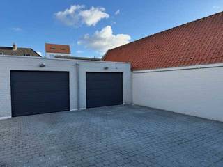 SITE MET GARAGEBOXEN - BERGINGEN - MAGAZIJN - BUITENRUIMTE - BOUWGRONDGelegen in het hart van Heist-aan-Zee en in de nabijheid van het Heldenplein,...